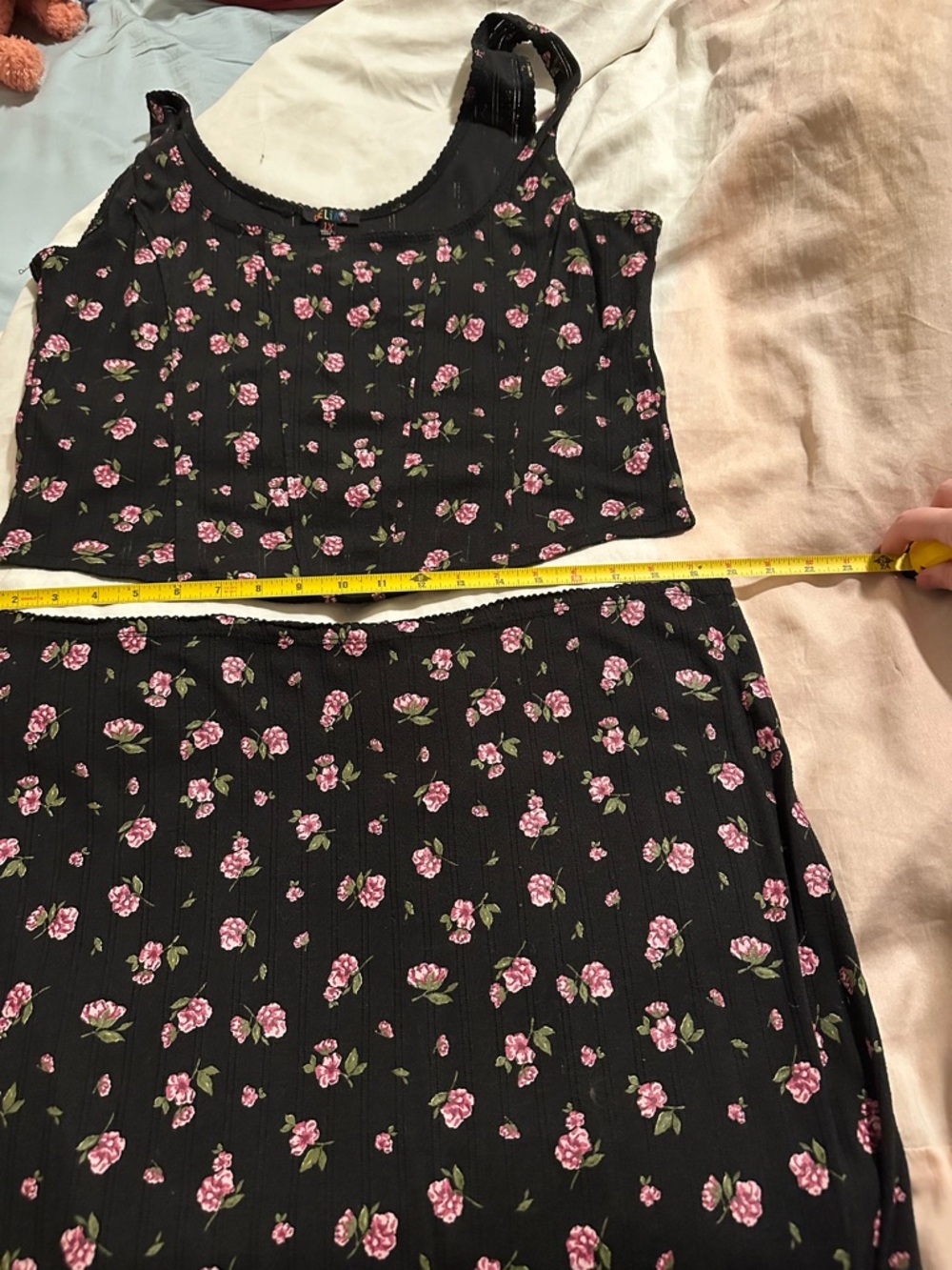 dELiA*s 1x TOP/SKIRT SET - Black Tank Top and skirt with Pink Rose Print